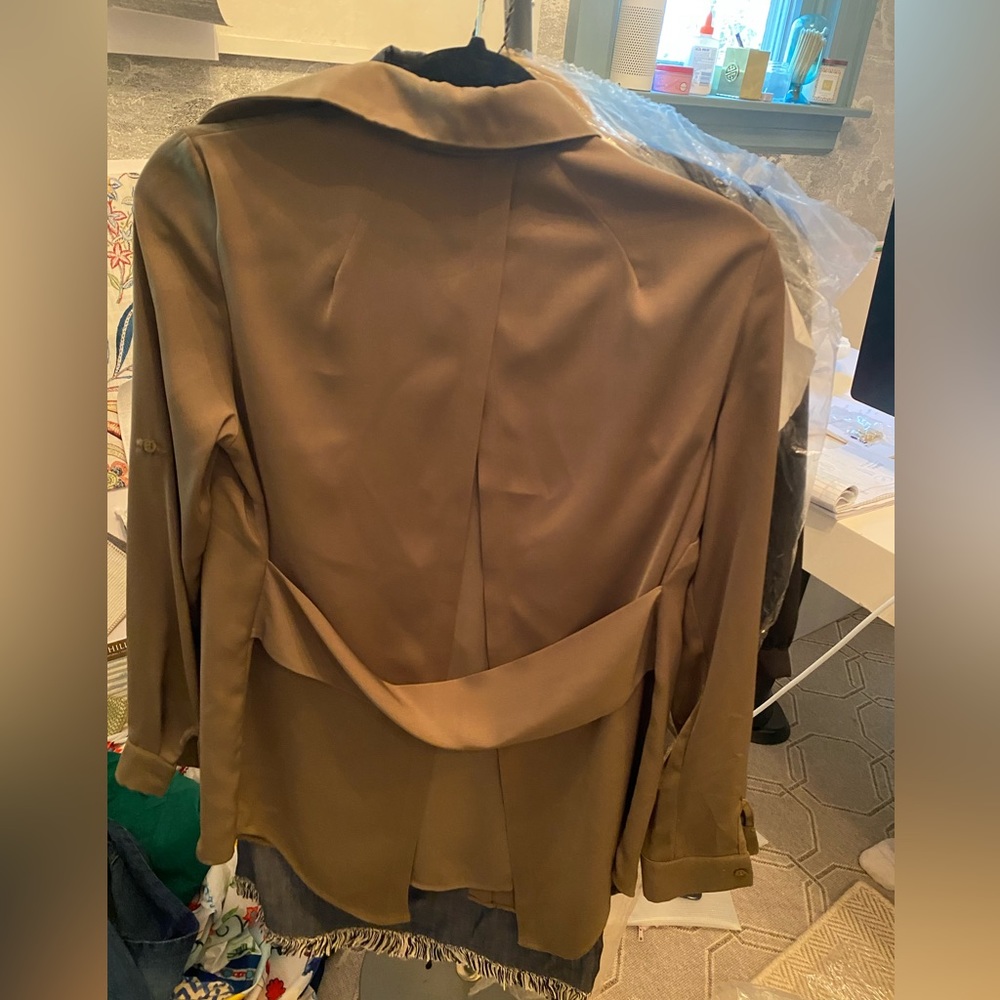 High end button down - Picture 2 of 3